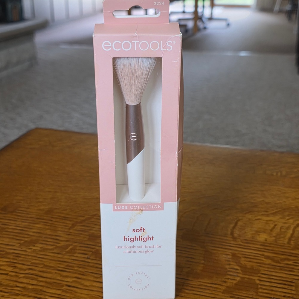 EcoTools Luxe Collection Soft Highlight Brush 3224 Recycled Materials NEW